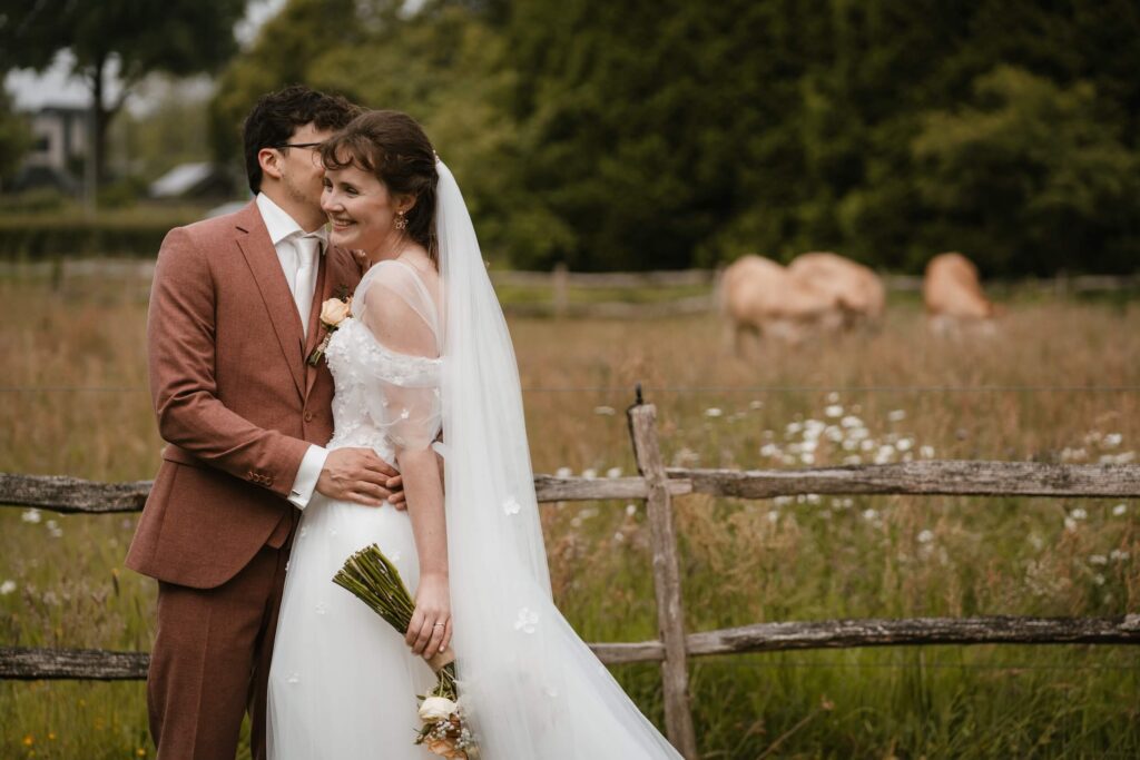 Trouwfotografie in veld bij Barneveld